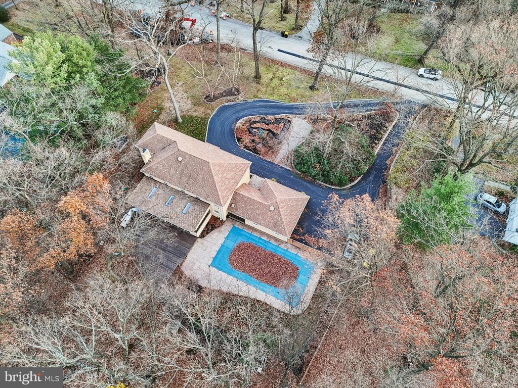 400 HIGHVIEW DRIVE