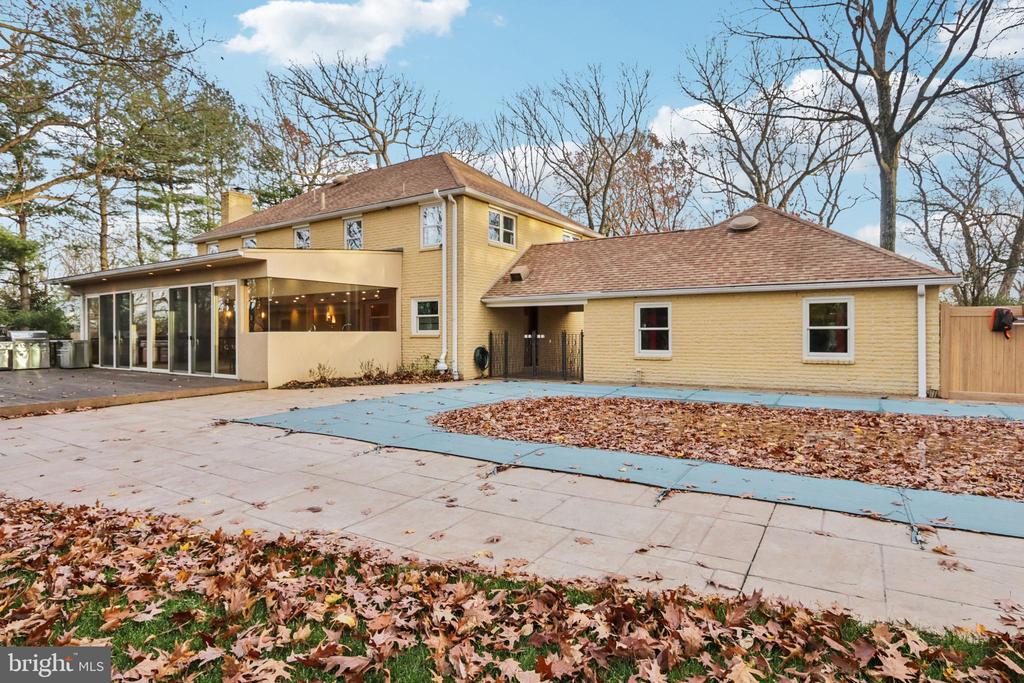400 HIGHVIEW DRIVE