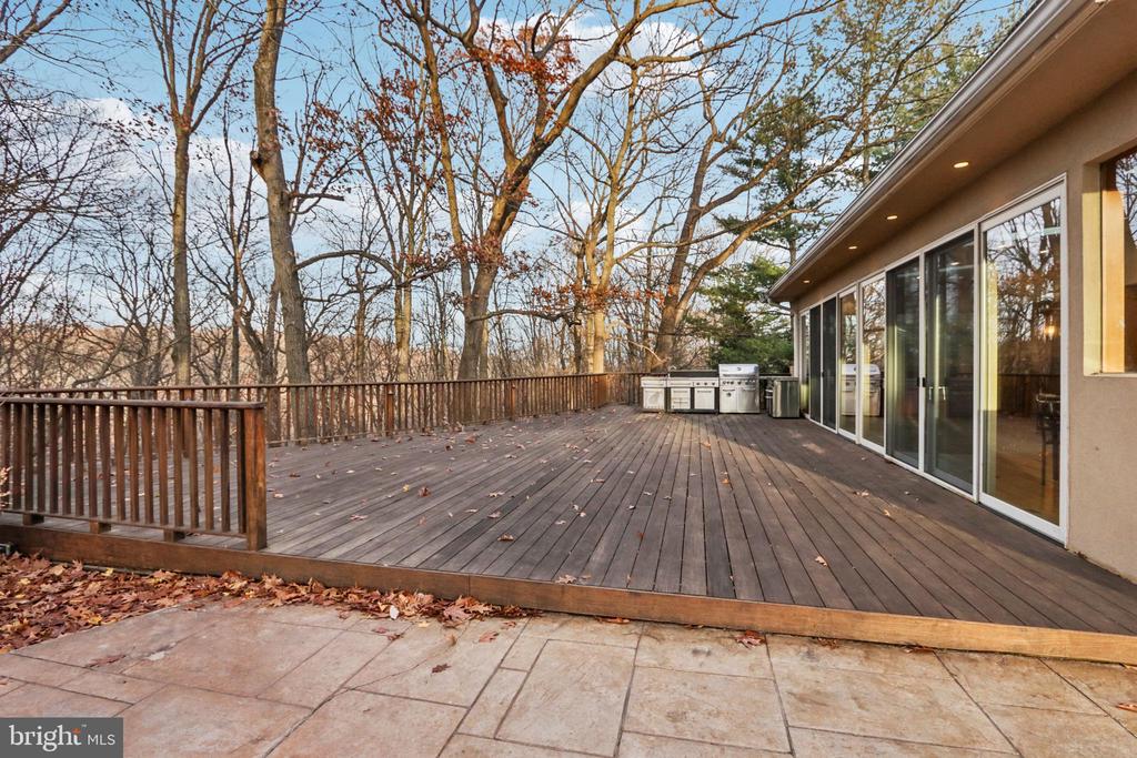 400 HIGHVIEW DRIVE