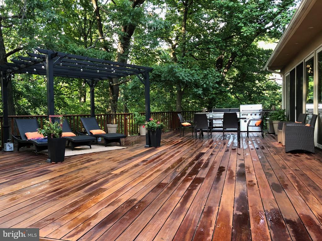 400 HIGHVIEW DRIVE