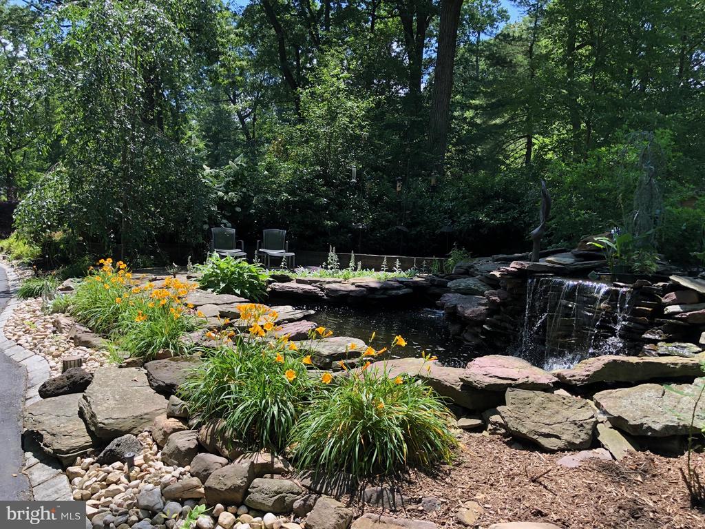 400 HIGHVIEW DRIVE