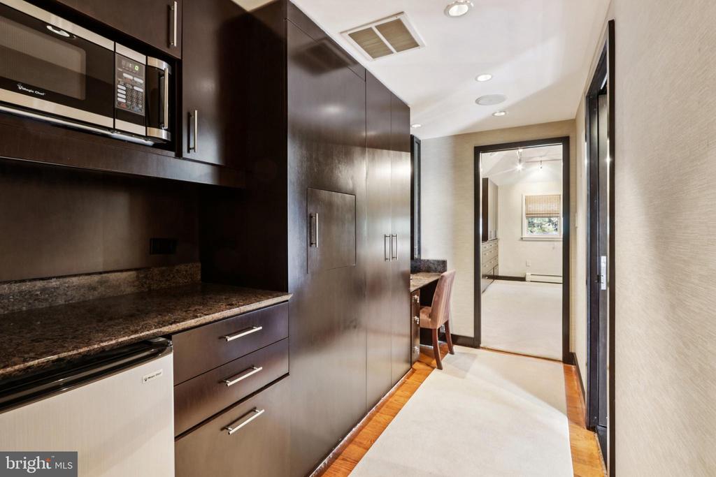 400 HIGHVIEW DRIVE