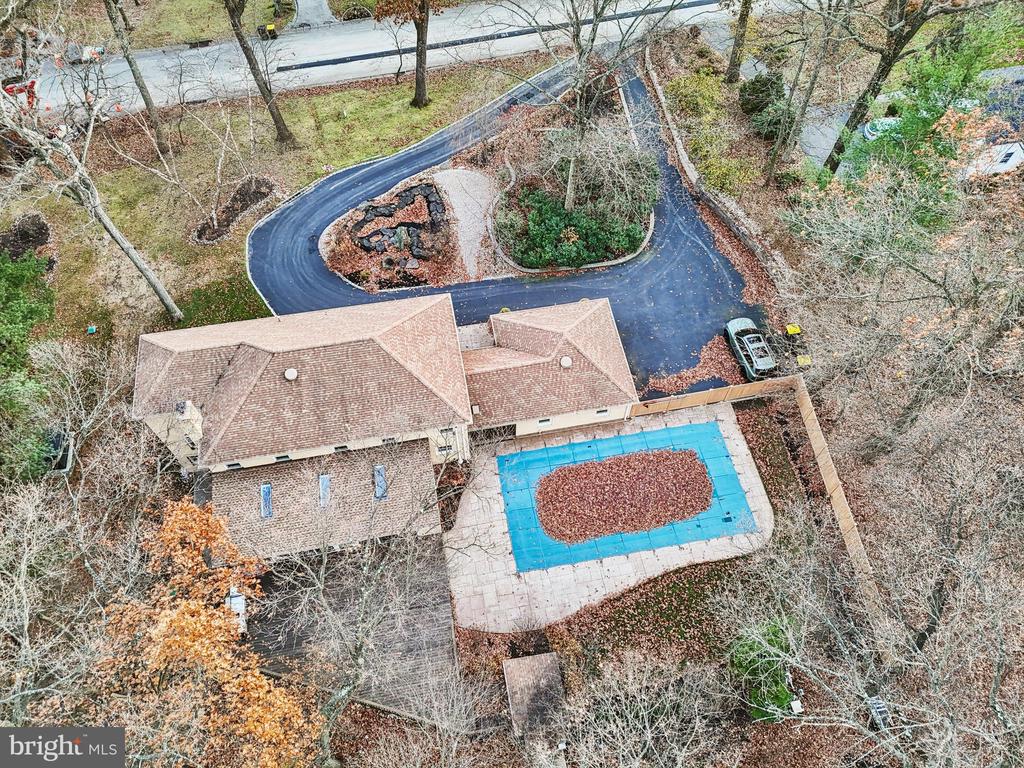 400 HIGHVIEW DRIVE