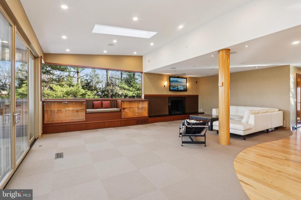 400 HIGHVIEW DRIVE