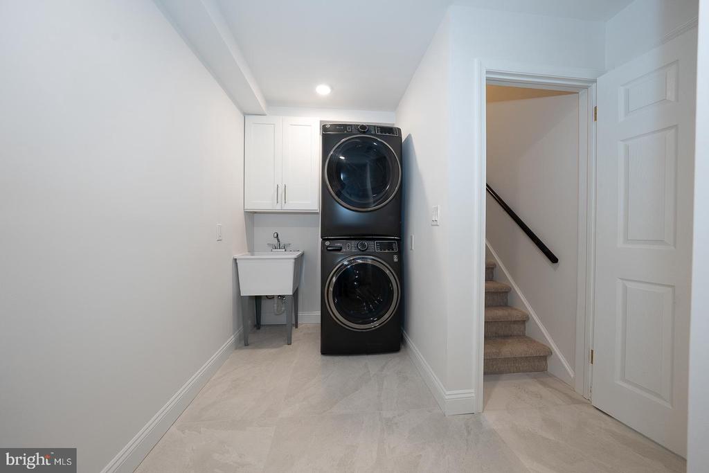 4103 LAUREL DRIVE