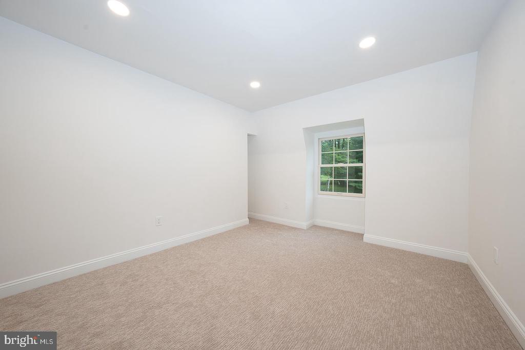 4103 LAUREL DRIVE