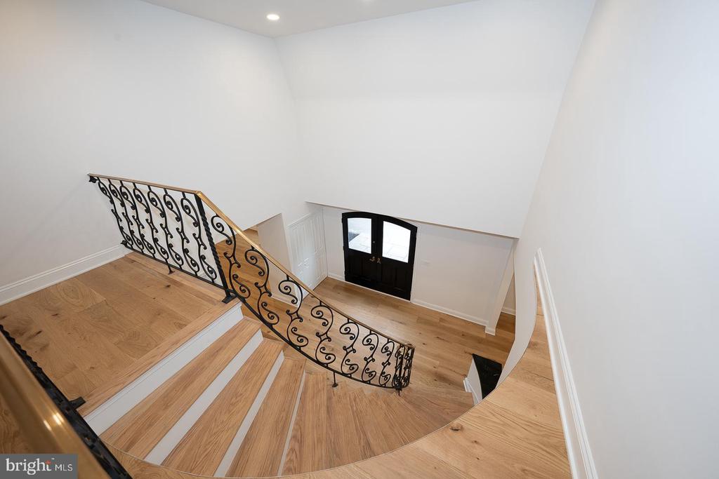 4103 LAUREL DRIVE