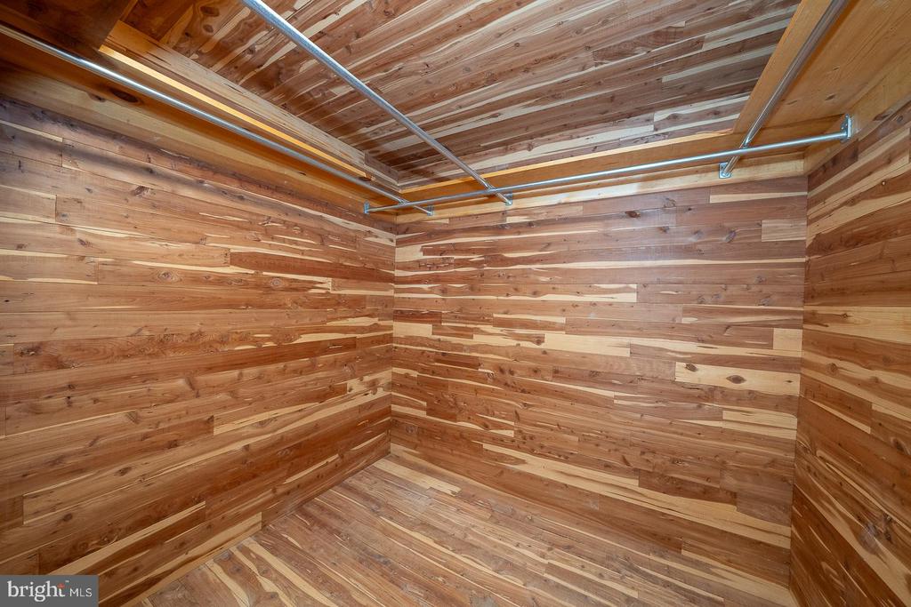 4103 LAUREL DRIVE