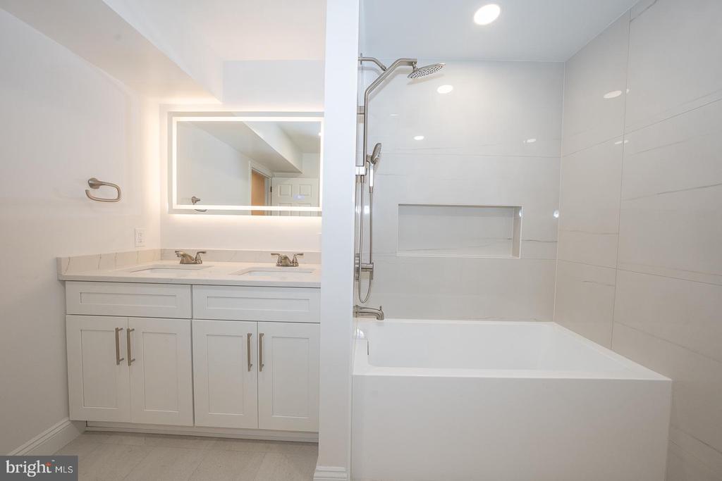 4103 LAUREL DRIVE
