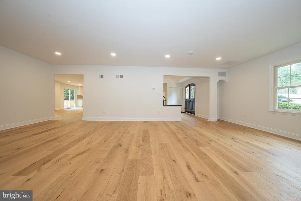 4103 LAUREL DRIVE