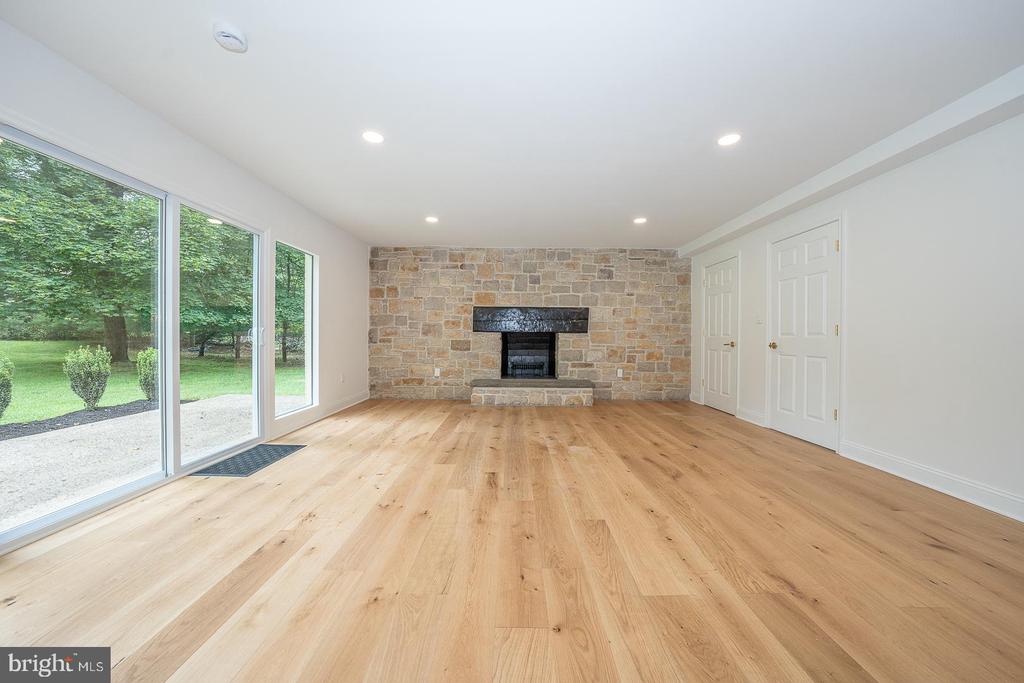 4103 LAUREL DRIVE