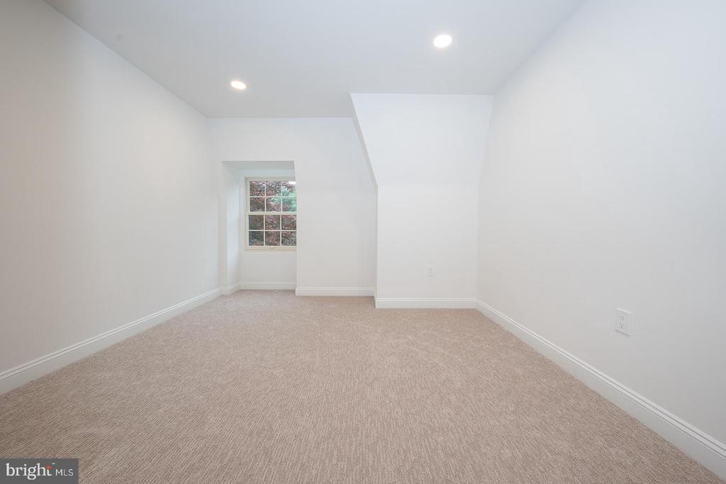 4103 LAUREL DRIVE