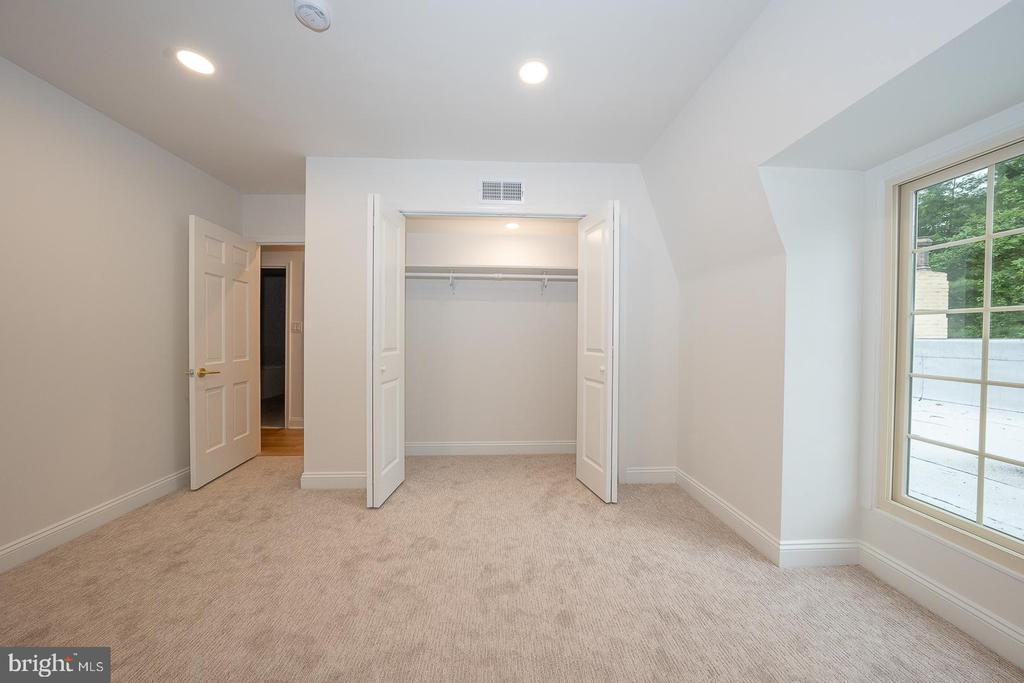 4103 LAUREL DRIVE