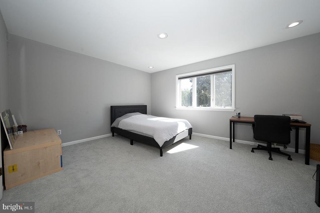1288 BOBARN DRIVE