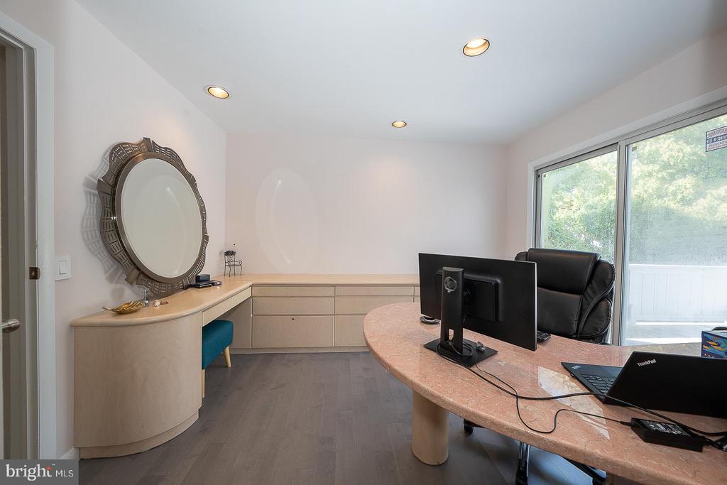 1288 BOBARN DRIVE
