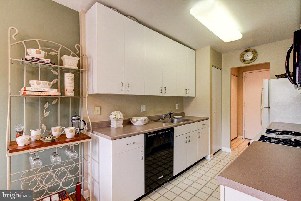 1655 OAKWOOD DRIVE Unit: CONDO 403