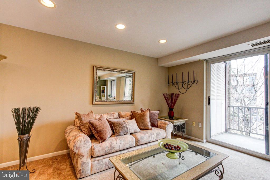1655 OAKWOOD DRIVE Unit: CONDO 403