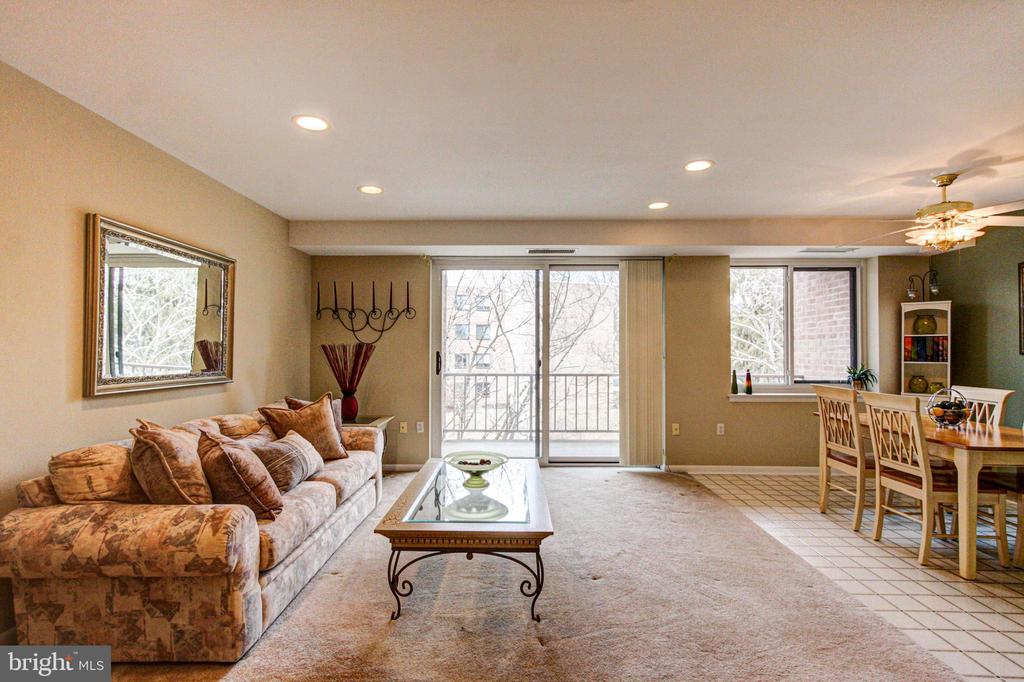 1655 OAKWOOD DRIVE Unit: CONDO 403