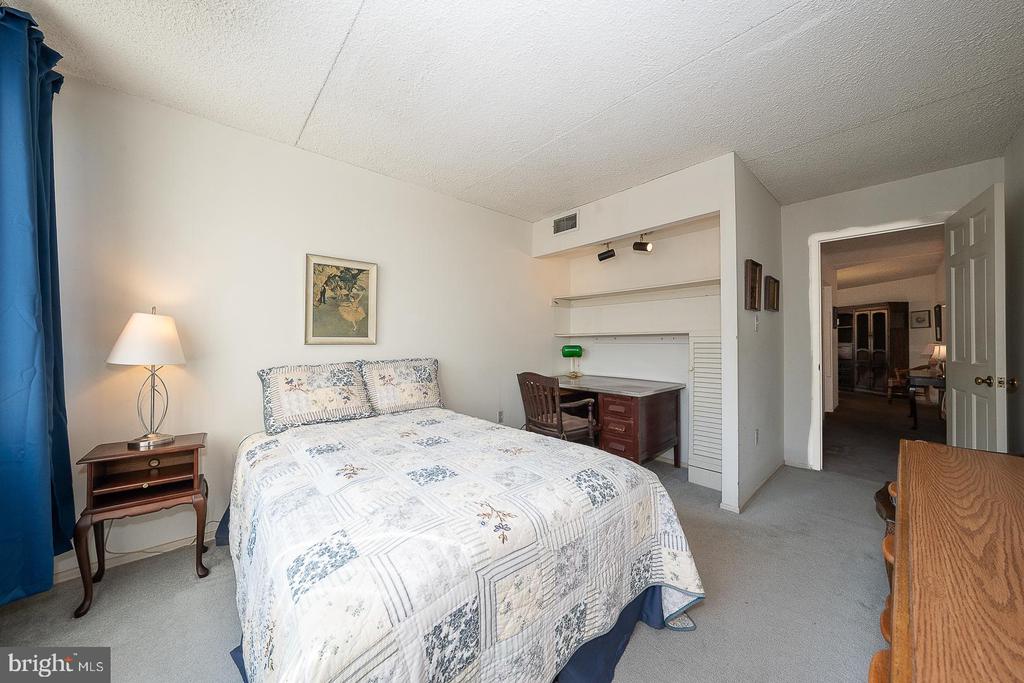 19 ROCK HILL ROAD Unit: 1-G