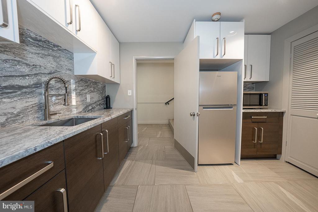 19 ROCK HILL ROAD Unit: 1-G