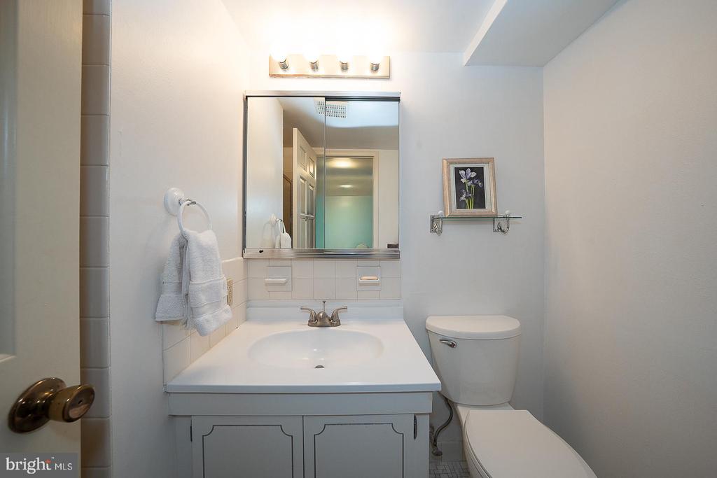 19 ROCK HILL ROAD Unit: 1-G