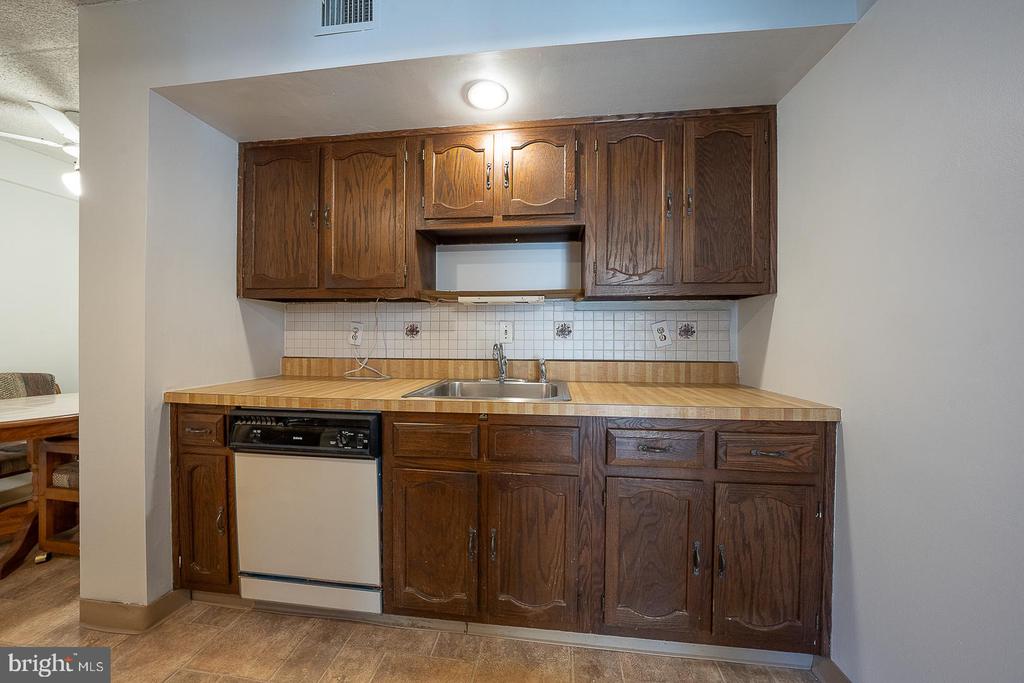 19 ROCK HILL ROAD Unit: 1-G
