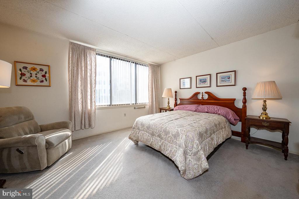19 ROCK HILL ROAD Unit: 1-G