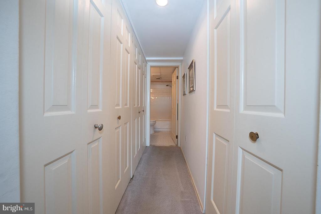 19 ROCK HILL ROAD Unit: 1-G