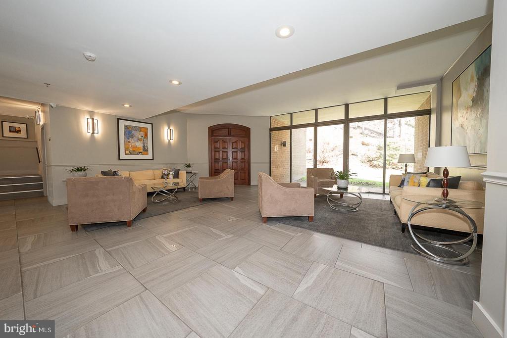 19 ROCK HILL ROAD Unit: 1-G