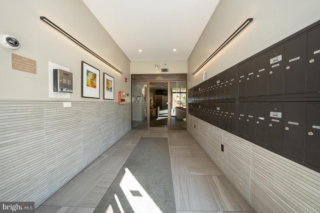 19 ROCK HILL ROAD Unit: 1-G
