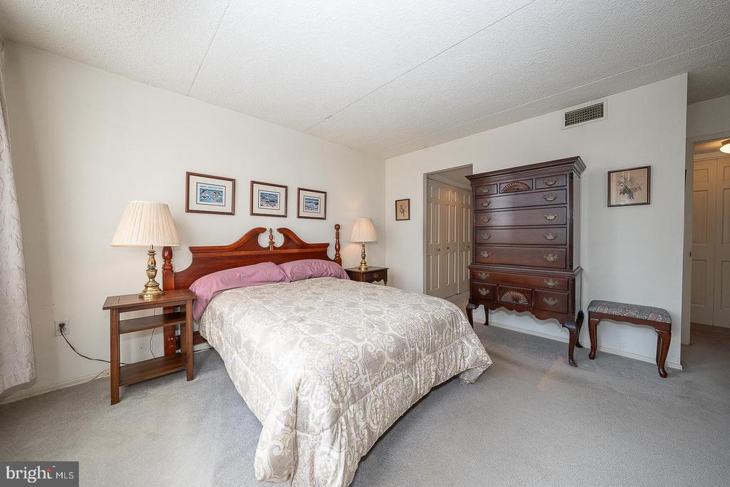 19 ROCK HILL ROAD Unit: 1-G