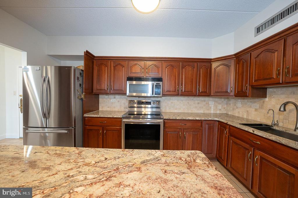 20925 VALLEY FORGE CIRCLE Unit: 925