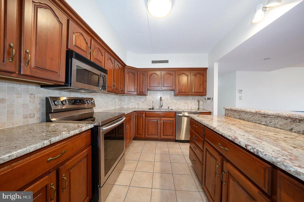 20925 VALLEY FORGE CIRCLE Unit: 925