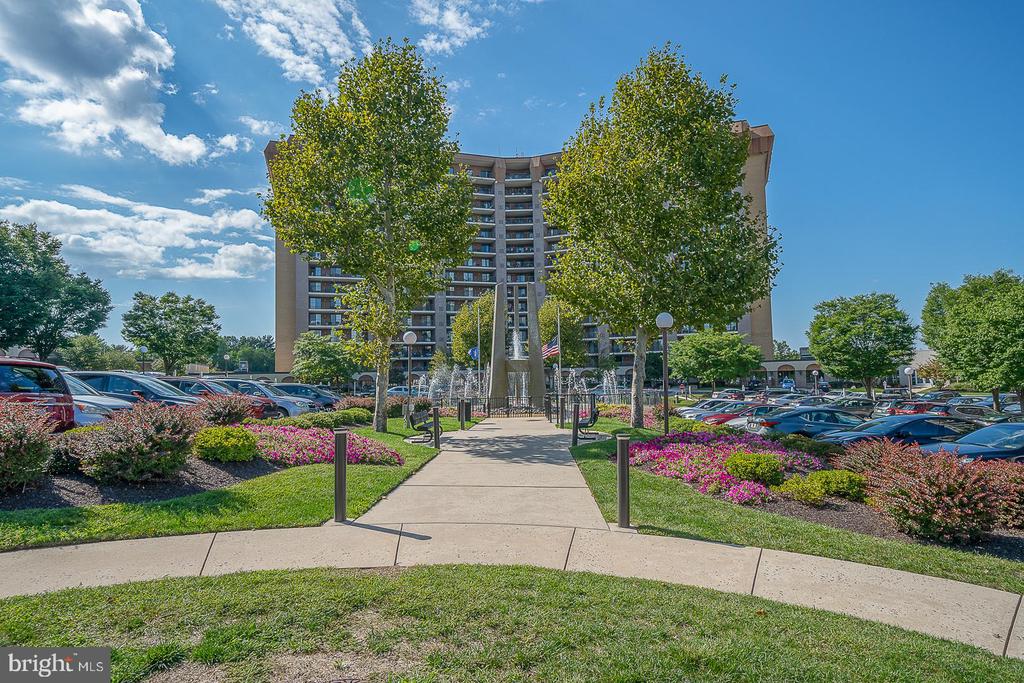 20925 VALLEY FORGE CIRCLE Unit: 925