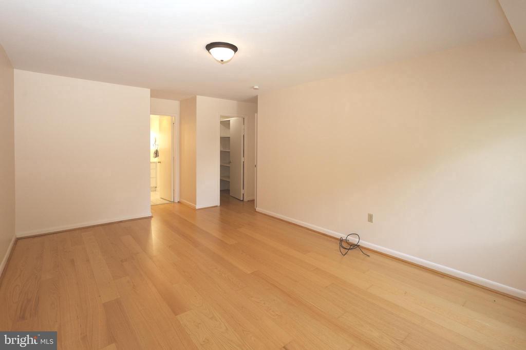 1637 OAKWOOD DRIVE Unit: S-122