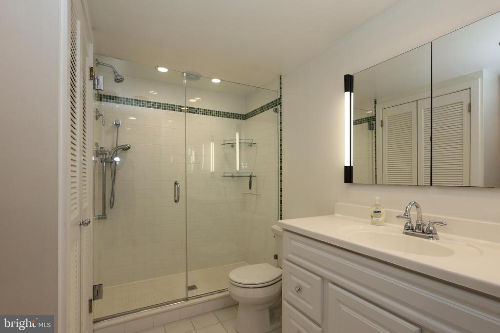 1637 OAKWOOD DRIVE Unit: S-122