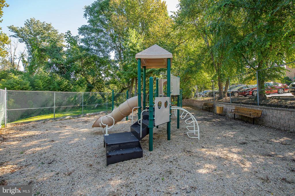 1637 OAKWOOD DRIVE Unit: S-122