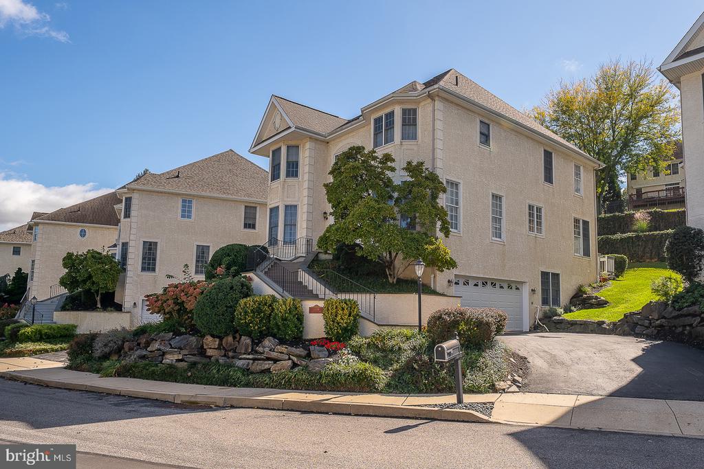 1109 RIVERVIEW LANE