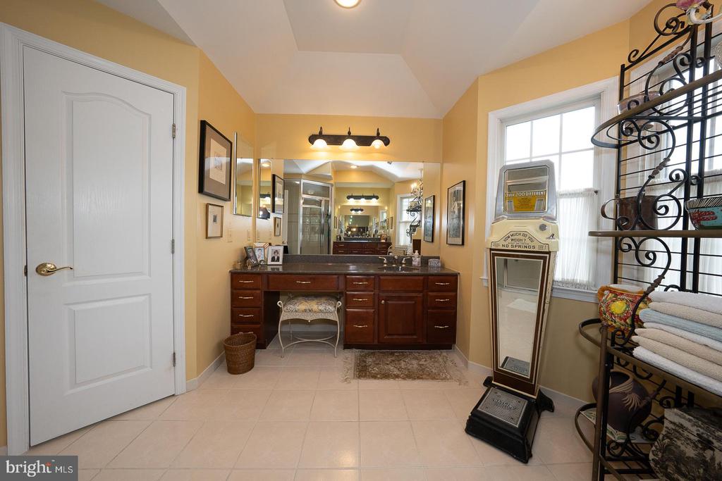 1109 RIVERVIEW LANE