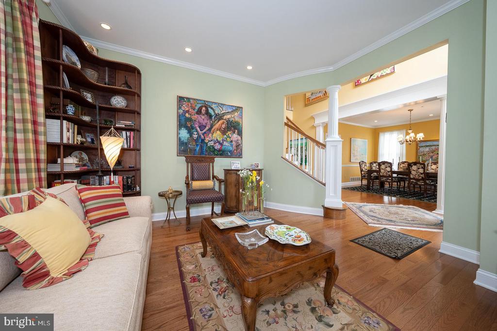 1109 RIVERVIEW LANE