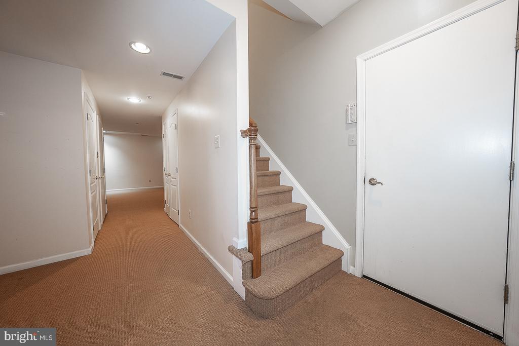 1109 RIVERVIEW LANE