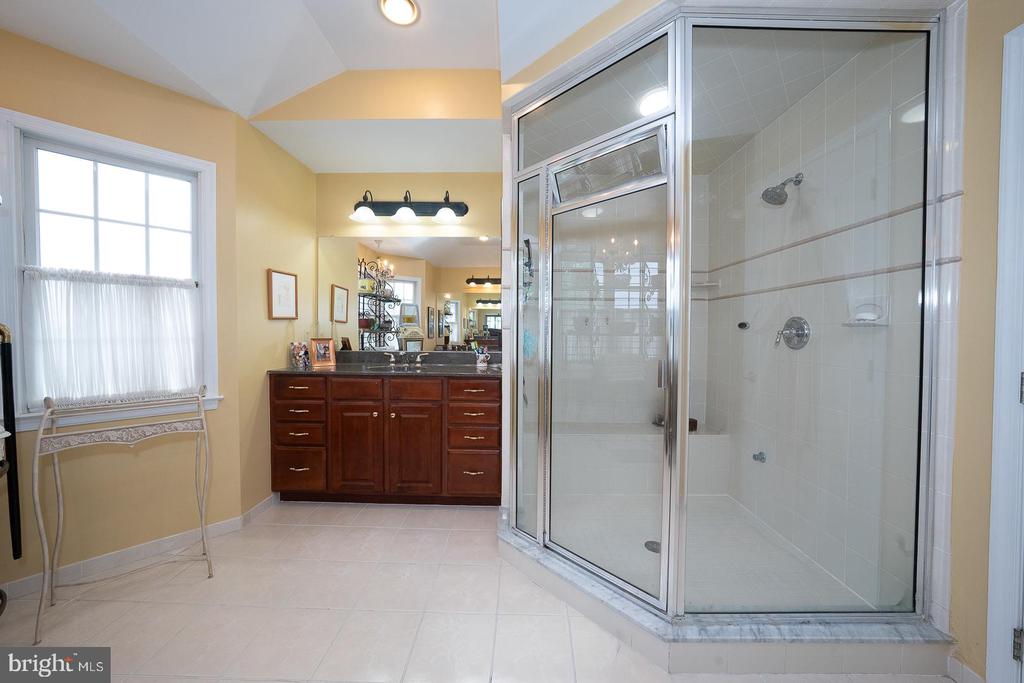 1109 RIVERVIEW LANE