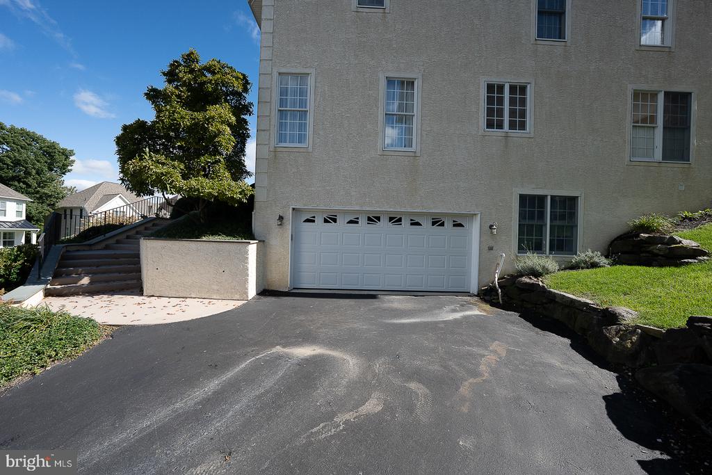 1109 RIVERVIEW LANE