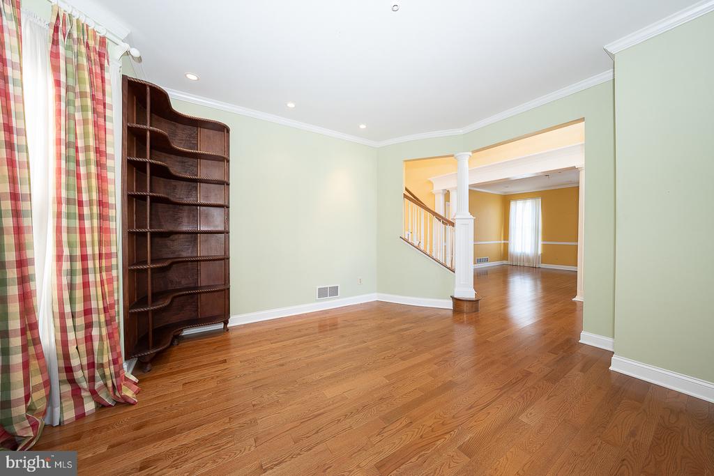 1109 RIVERVIEW LANE