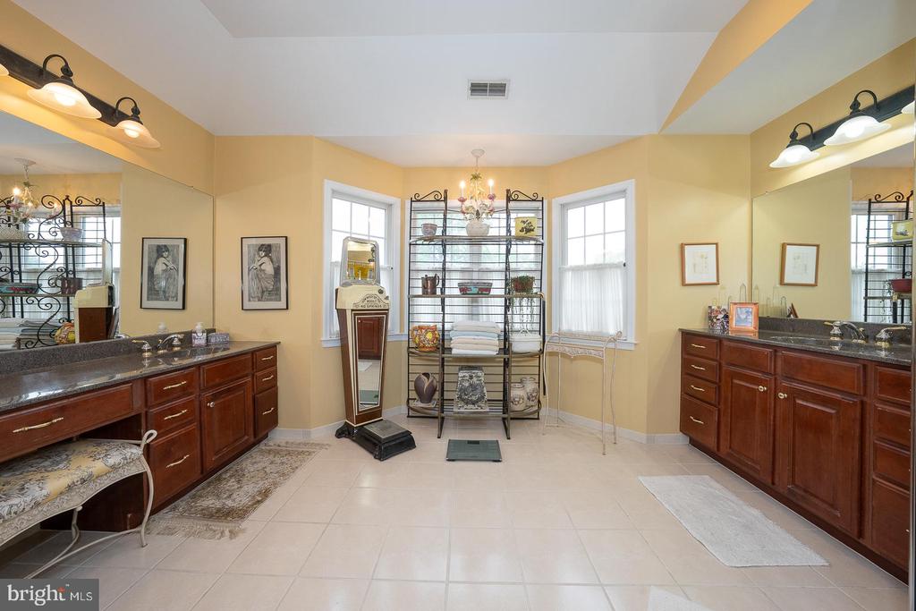 1109 RIVERVIEW LANE