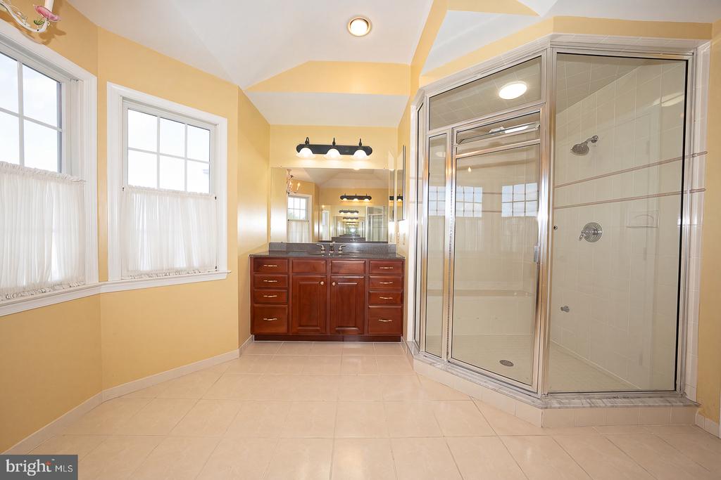 1109 RIVERVIEW LANE