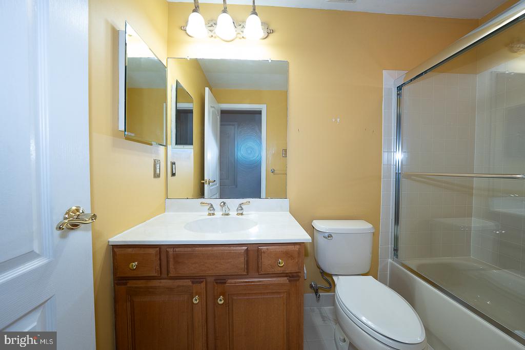 1109 RIVERVIEW LANE