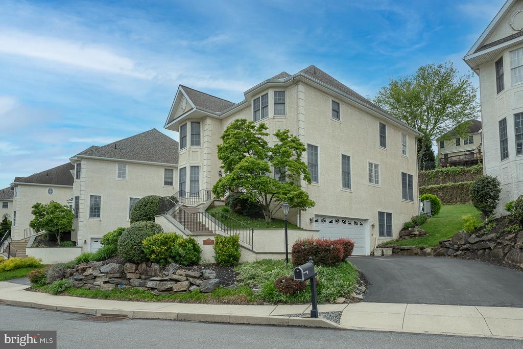 1109 RIVERVIEW LANE