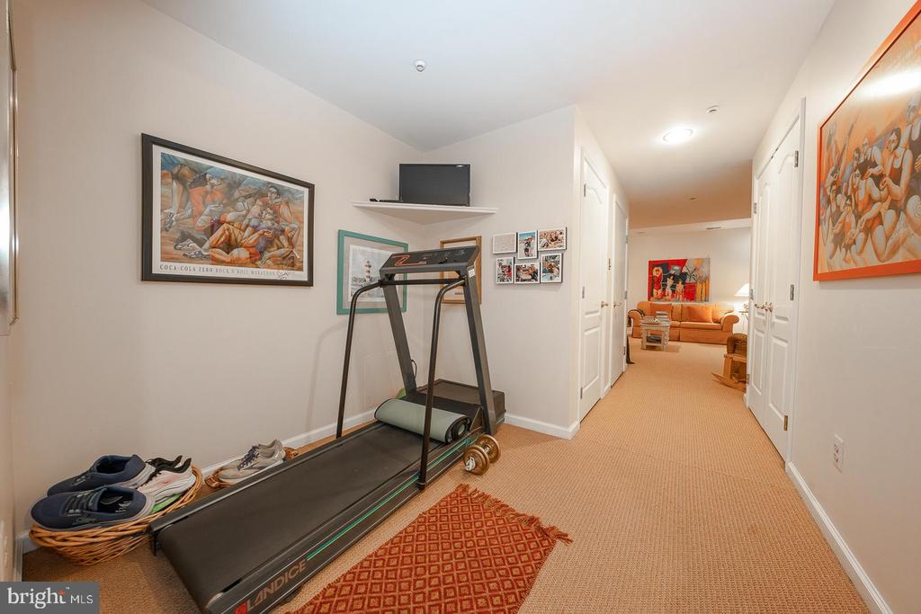 1109 RIVERVIEW LANE