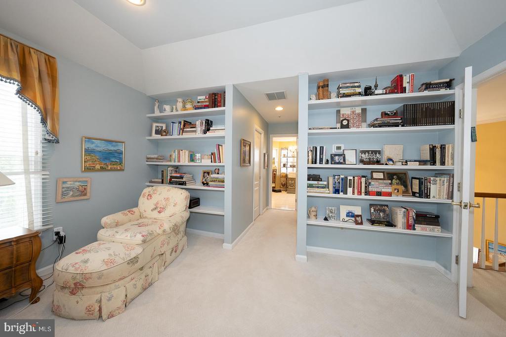 1109 RIVERVIEW LANE